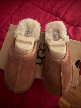 UGG Kids Chestnut Brown Shearling Lined Slippers size 1